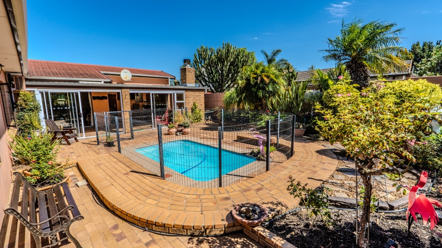 4 Bedroom Property for Sale in Morgenster Heights Western Cape